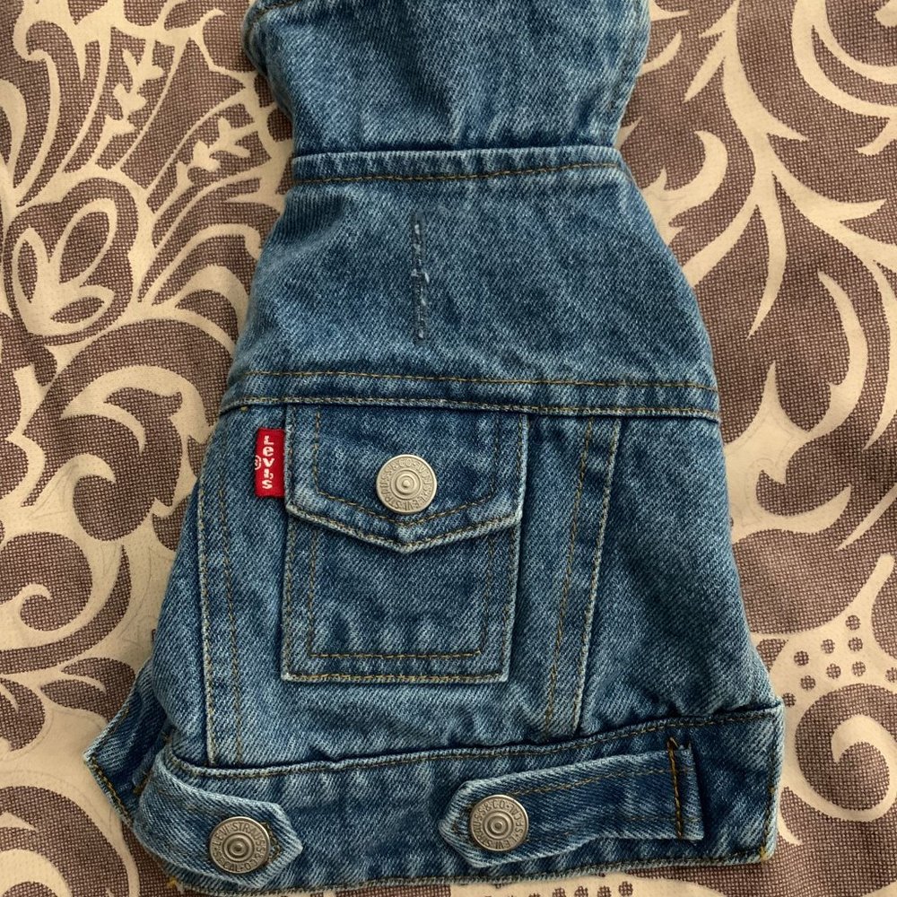 Levi's pet denim jacket . New without tags, XS